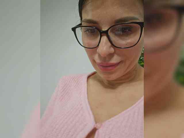 SophieMary Live Webcam on BongaCams