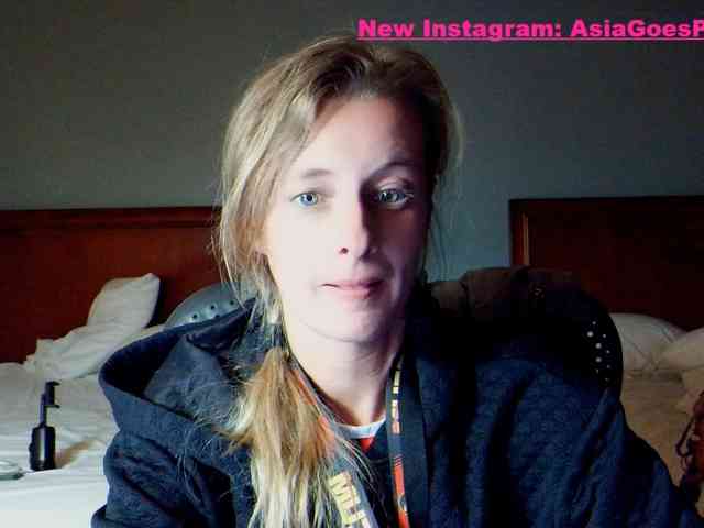 YourSecretGirlFriend963 webcam