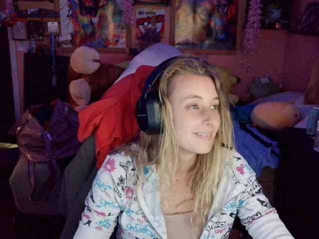 YourSecretGirlFriend963 webcam