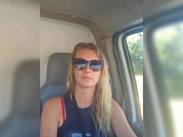 YourSecretGirlFriend963 webcam