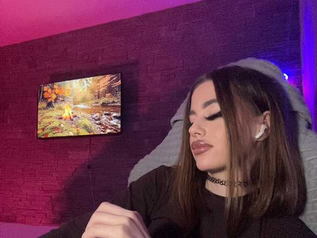 le modèle HotGirlEva est en webcam porno dans un show sur le site bongacams, il possède les tags suivants: White/Caucasian,Brunette,Shaved
