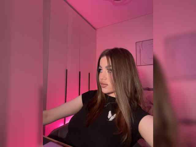 Model: HotGirlEva