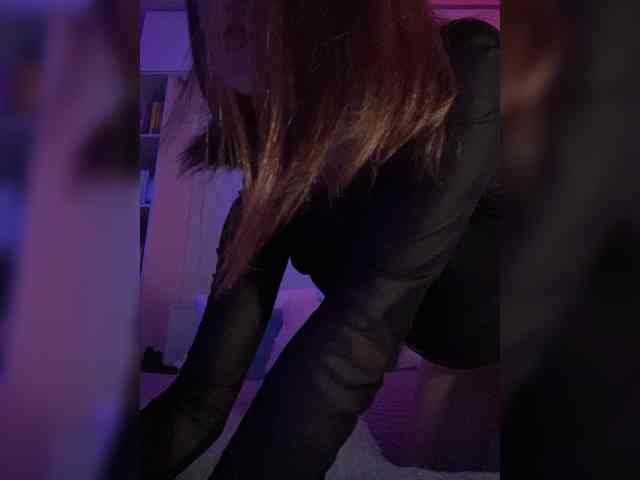 Model: HotGirlEva