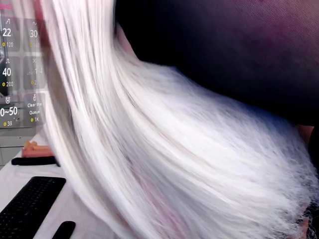 MiaMckenna live cam on BongaCams
