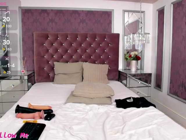 MiaMckenna live cam on BongaCams