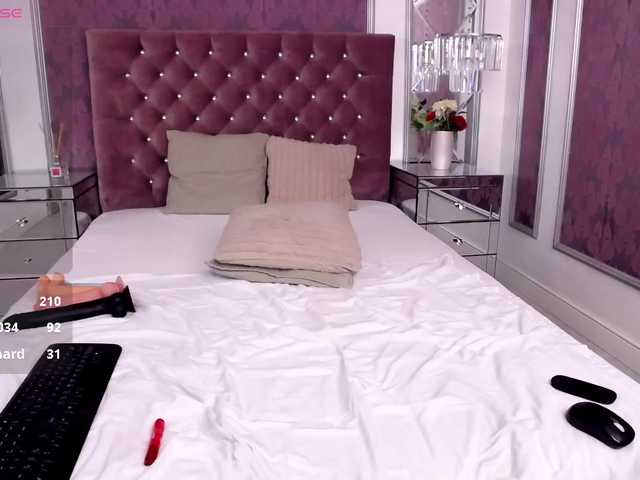 MiaMckenna live cam on BongaCams