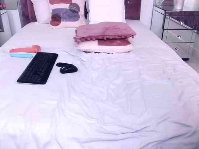 MiaMckenna webcam