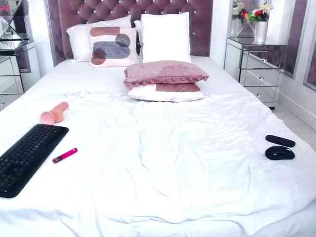 MiaMckenna webcam