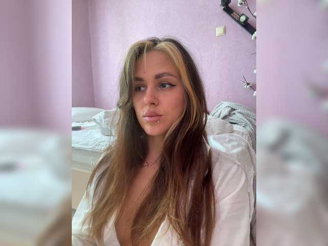 le modèle SHAWTY420__ est en webcam porno dans un show sur le site bongacams, il possède les tags suivants: White/Caucasian,Brunette,Shaved