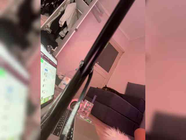 SHAWTY420 webcam