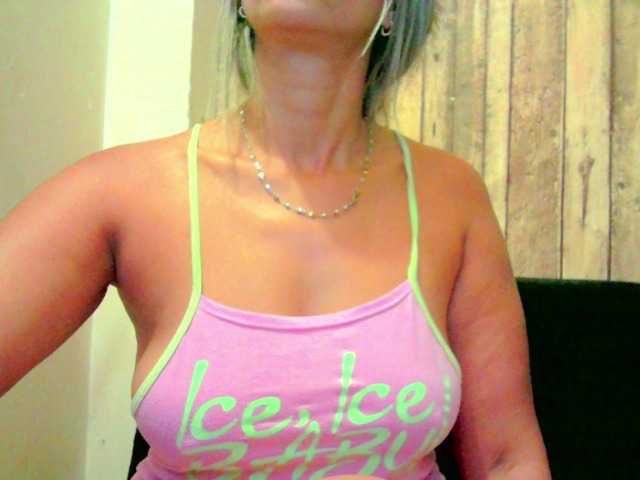 Celestee-1 live cam on BongaCams