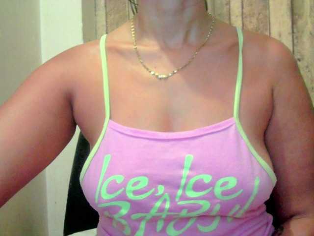 Celestee-1 live cam on BongaCams