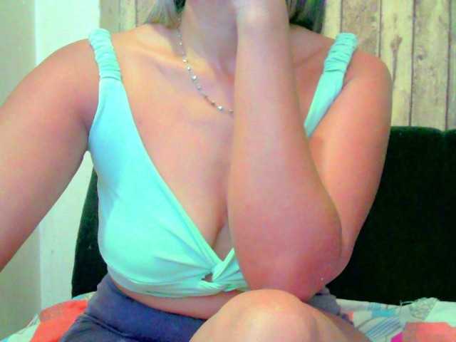Celestee-1 live cam on BongaCams