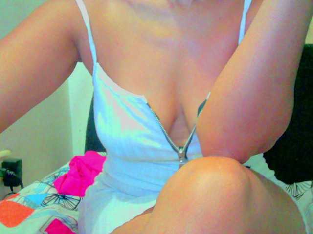 Celestee-1 live cam on BongaCams