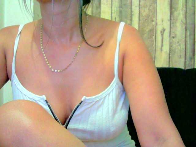 Celestee-1 live cam on BongaCams
