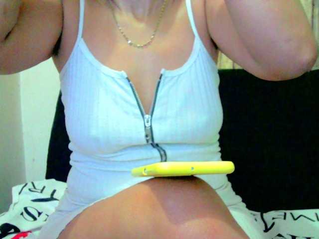 Celestee-1 live cam on BongaCams