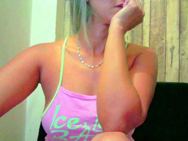 Celestee-1 live cam on BongaCams