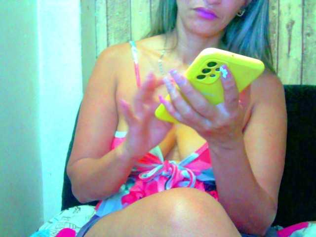 Celestee-1 live cam on BongaCams