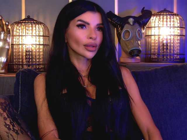 EleniaDevons live cam on BongaCams