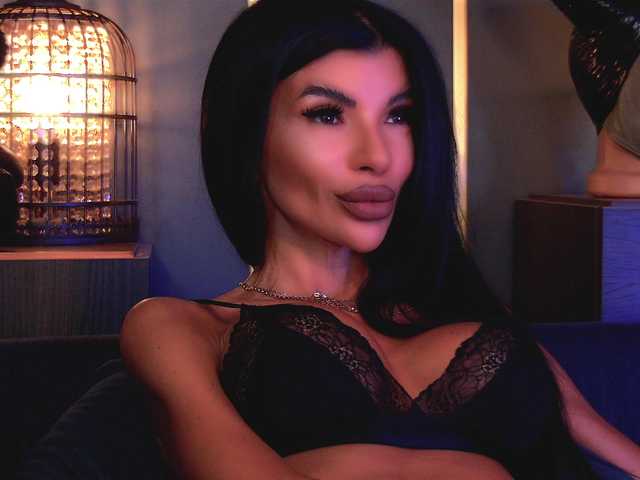EleniaDevons live cam on BongaCams