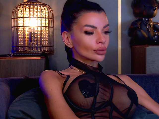 Sex chat gratuit in direct cu EleniaDevons pe BongaCams