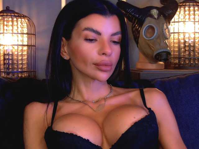 EleniaDevons live cam on BongaCams