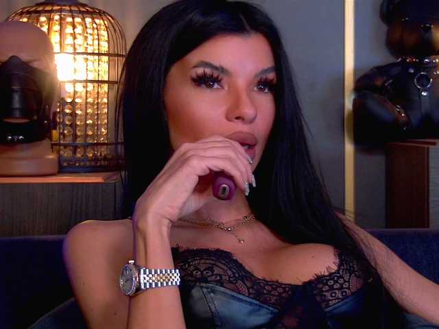 Sex chat gratuit in direct cu EleniaDevons pe BongaCams