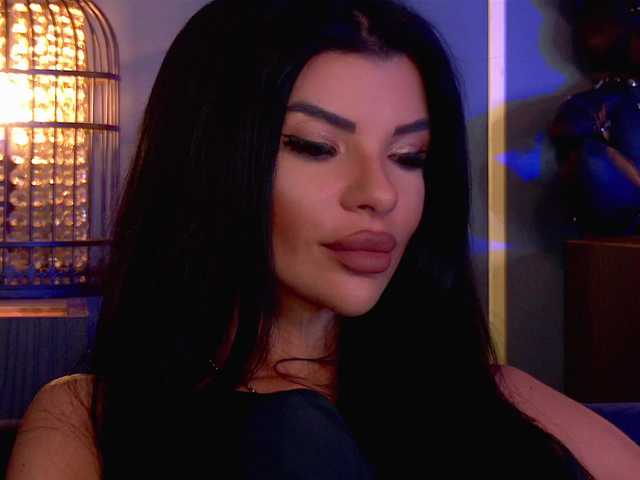 EleniaDevons live cam on BongaCams