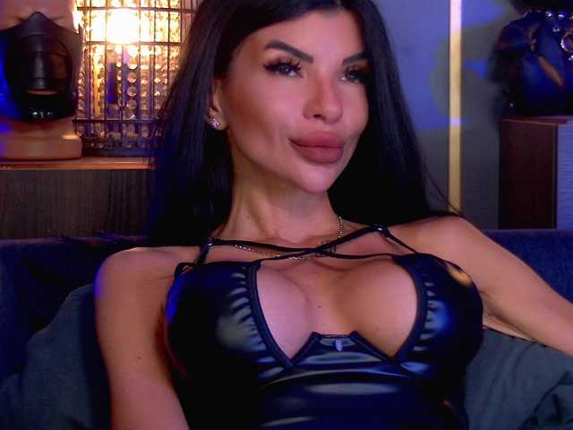 EleniaDevons live cam on BongaCams