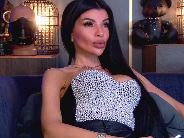 EleniaDevons Live Cam on BongaCams