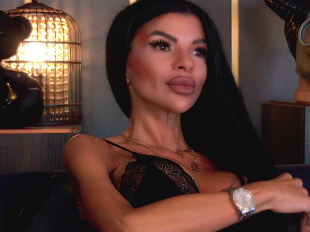 EleniaDevons live cam on BongaCams