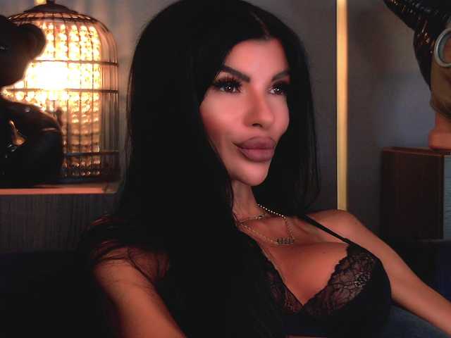 EleniaDevons live cam on BongaCams