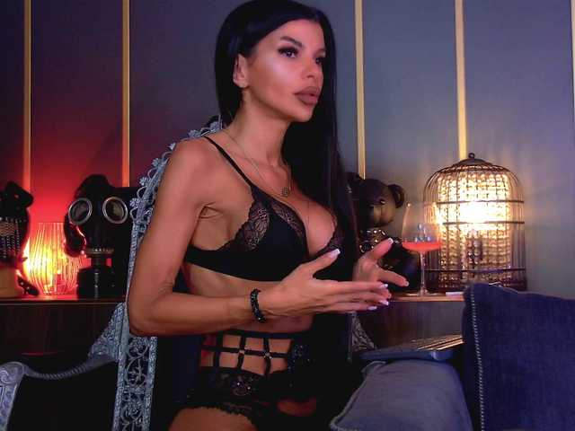 EleniaDevons live cam on BongaCams