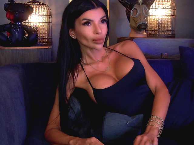 EleniaDevons live cam on BongaCams