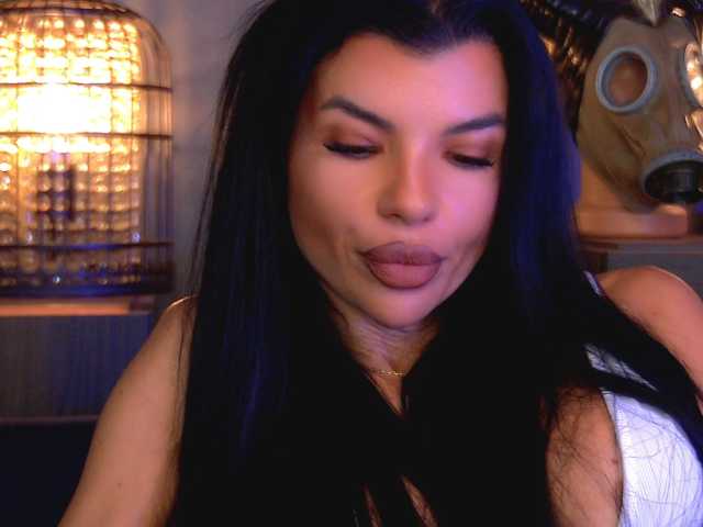 EleniaDevons live cam on BongaCams