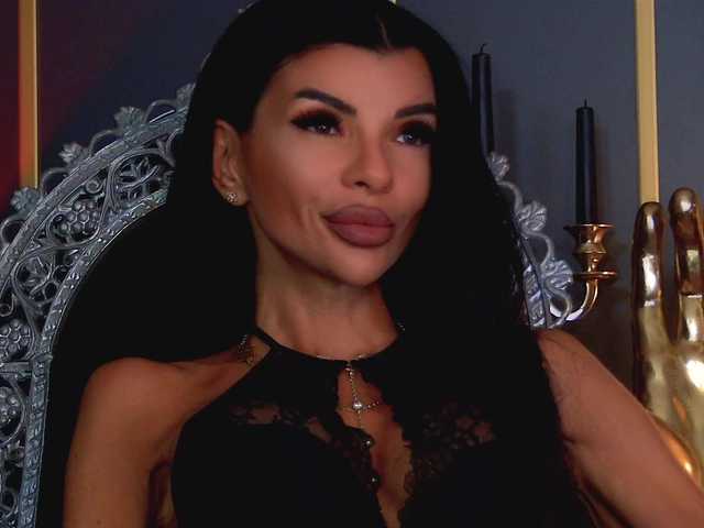 EleniaDevons live cam on BongaCams
