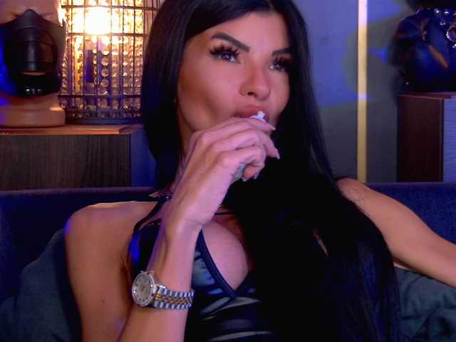 EleniaDevons live cam on BongaCams
