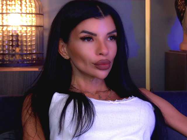 EleniaDevons live cam on BongaCams
