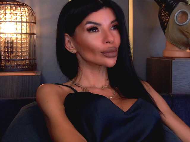 EleniaDevons live cam on BongaCams