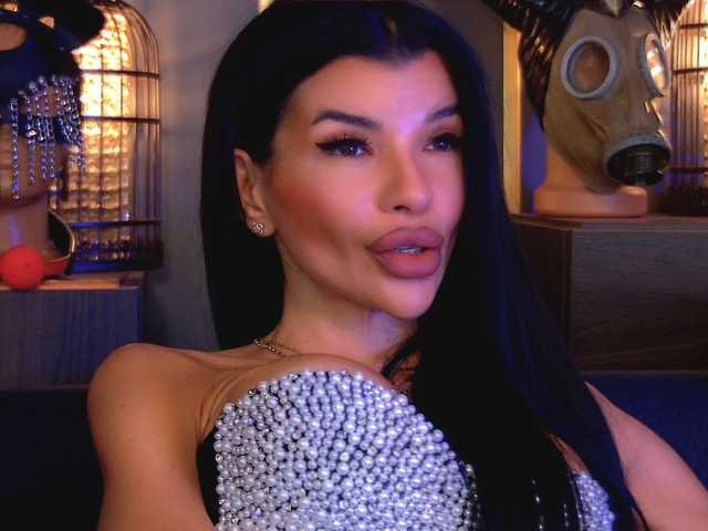 EleniaDevons live cam on BongaCams