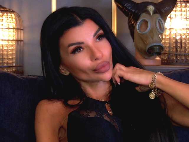 EleniaDevons live cam on BongaCams