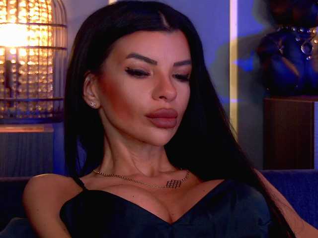 EleniaDevons live cam on BongaCams