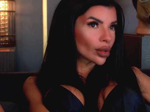 EleniaDevons live cam on BongaCams
