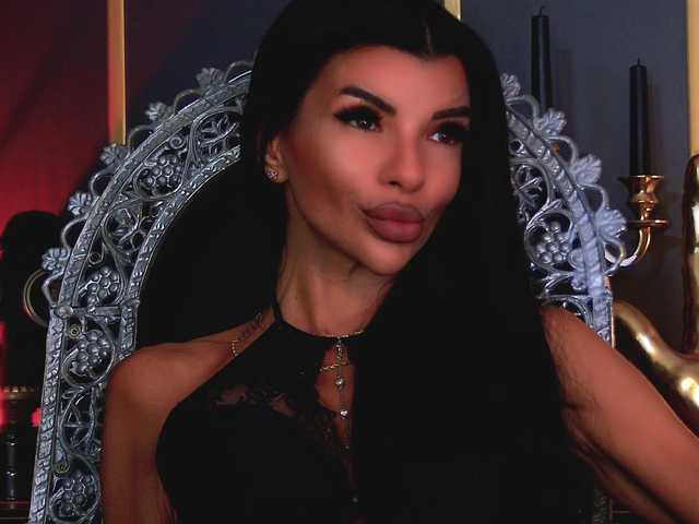 EleniaDevons live cam on BongaCams