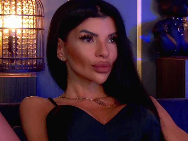 EleniaDevons live cam on BongaCams