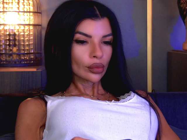 EleniaDevons live cam on BongaCams