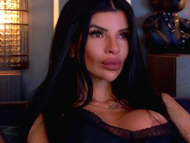 EleniaDevons live cam on BongaCams