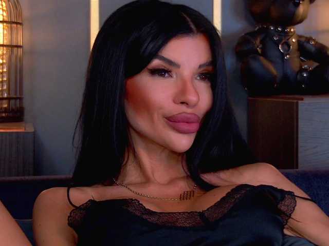 EleniaDevons live cam on BongaCams