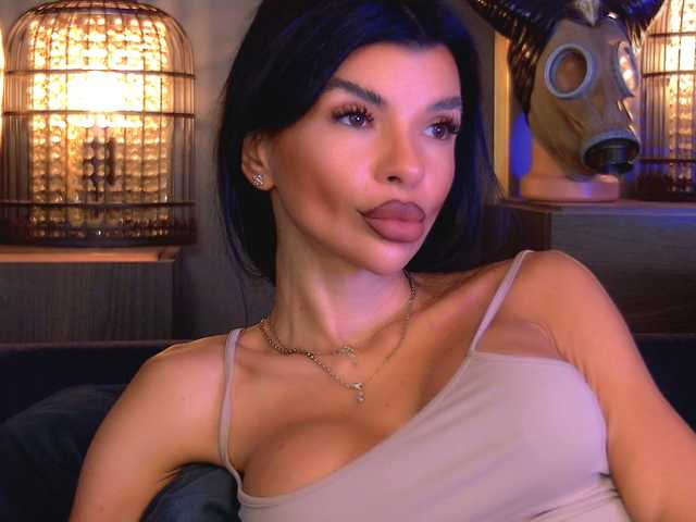 EleniaDevons live cam on BongaCams