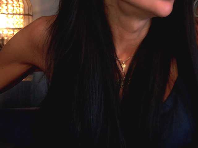 EleniaDevons live cam on BongaCams
